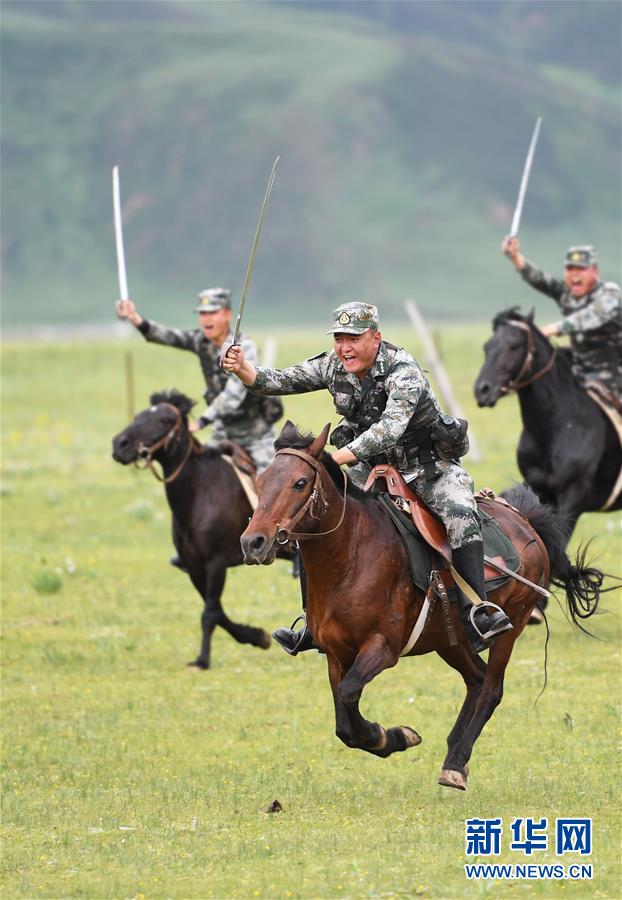 （新華全媒頭條&middot;愛國情 奮斗者&middot;圖文互動(dòng)）（2）初心不改 紅心向黨&mdash;&mdash;西部戰(zhàn)區(qū)陸軍某旅玉樹獨(dú)立騎兵連連長尼都塔生一家四代跟黨走紀(jì)實(shí)