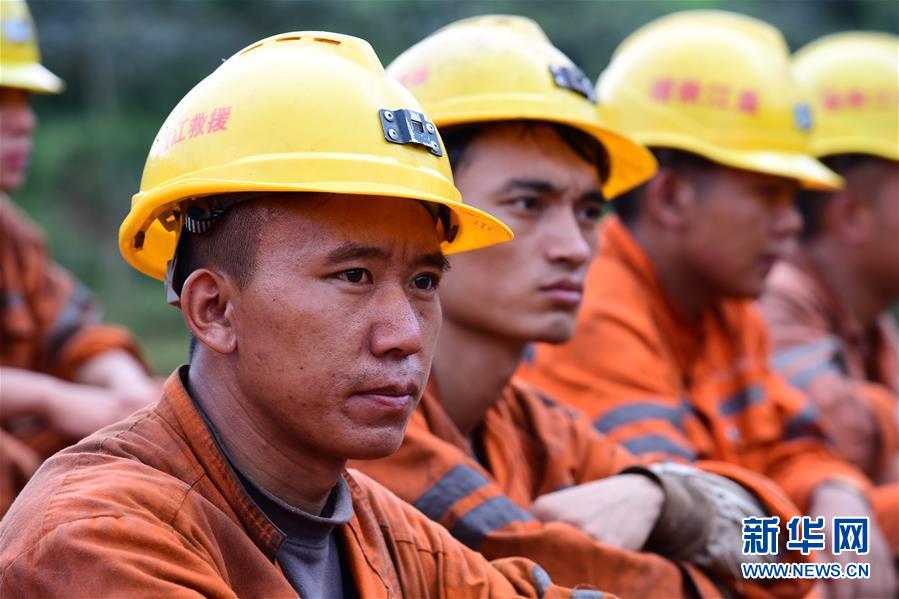 （新華全媒頭條&middot;圖文互動(dòng)）（8）有一絲希望，就盡百倍努力&mdash;&mdash;貴州水城&ldquo;7&middot;23&rdquo;特大山體滑坡72小時(shí)救援紀(jì)實(shí)