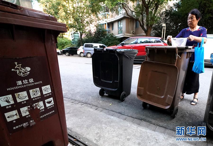（新華視點(diǎn)&middot;圖文互動）（1）上海垃圾分類&ldquo;滿月&rdquo;：&ldquo;拎得清&rdquo;了，&ldquo;守得住&rdquo;么？