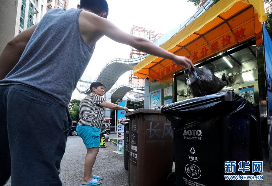 （新華視點(diǎn)&middot;圖文互動）（3）上海垃圾分類&ldquo;滿月&rdquo;：&ldquo;拎得清&rdquo;了，&ldquo;守得住&rdquo;么？