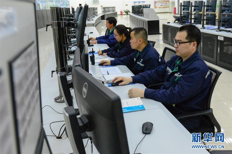 (壯麗70年·奮斗新時(shí)代——共和國(guó)發(fā)展成就巡禮·圖文互動(dòng))(5)旭日映天山 邊疆展新顏——新中國(guó)成立70年新疆改革發(fā)展巡禮