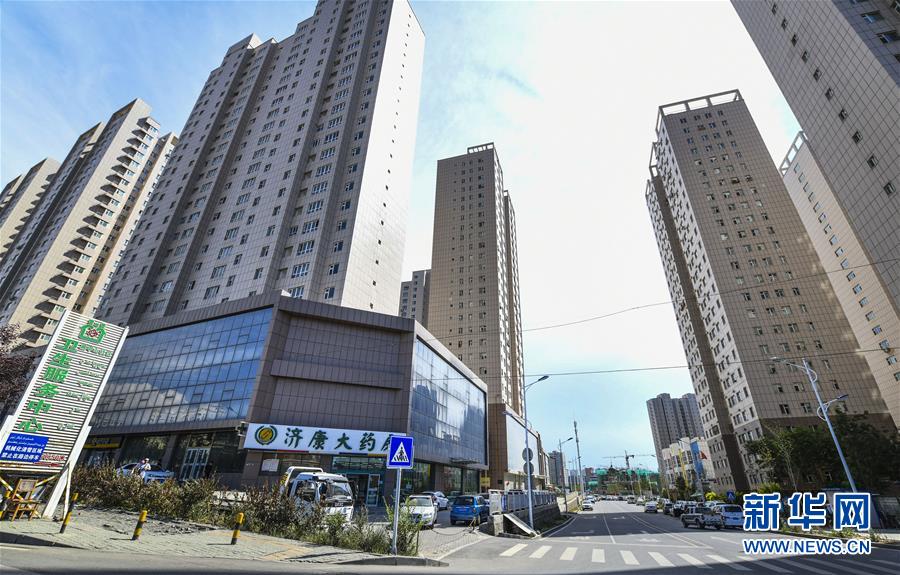 (壯麗70年·奮斗新時(shí)代——共和國(guó)發(fā)展成就巡禮·圖文互動(dòng))(10)旭日映天山 邊疆展新顏——新中國(guó)成立70年新疆改革發(fā)展巡禮