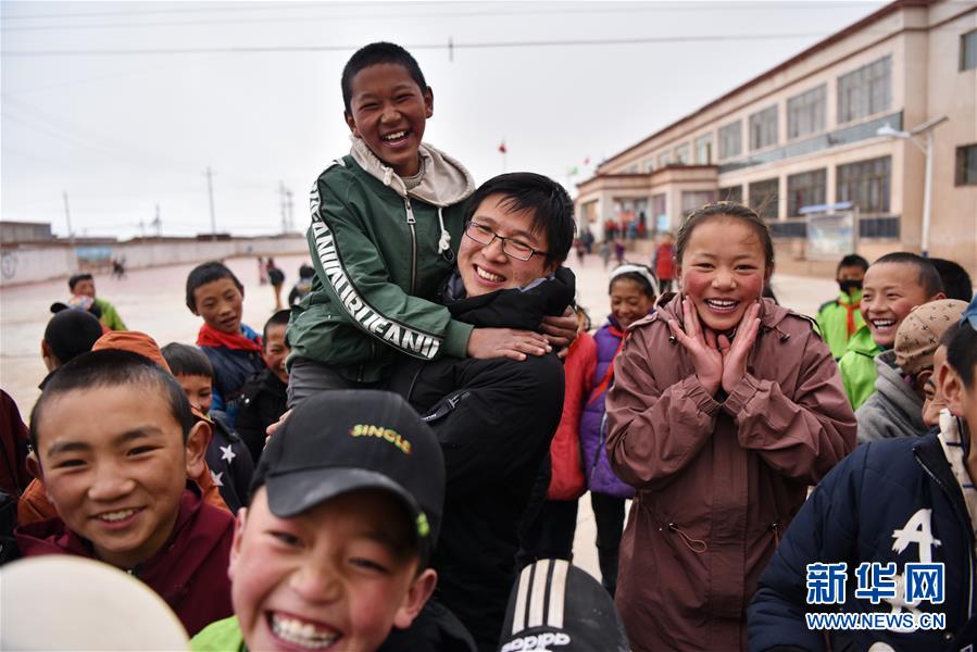 （不忘初心、牢記使命&middot;圖文互動）（1）青春之花綻放五千米云端&mdash;&mdash;記扎根海拔最高縣小學(xué)教師夫妻杜安東、曹曉花