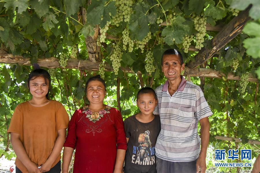 (壯麗70年·奮斗新時代——共和國發(fā)展成就巡禮·圖文互動)(6)鑄劍為犁造綠洲 安邊固疆筑“長城”——新疆生產建設兵團維穩(wěn)戍邊改革發(fā)展紀實