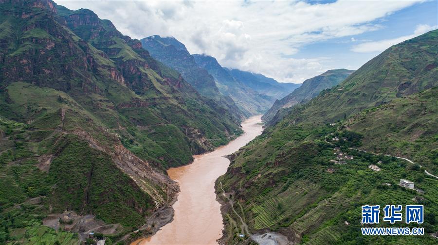 (新華全媒頭條·壯麗70年·奮斗新時(shí)代——記者再走長征路·圖文互動(dòng))(5)紅色的山河 綠色的家園——川滇紅軍長征沿線見聞