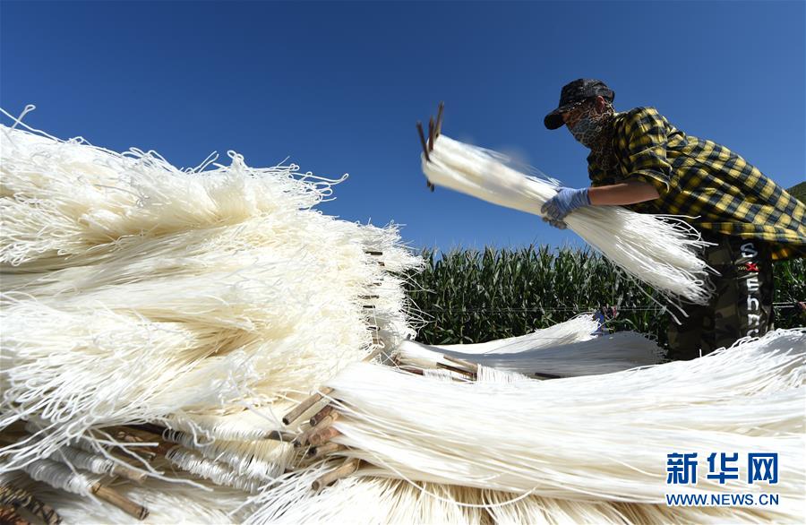 (壯麗70年·奮斗新時(shí)代——記者再走長征路·圖文互動(dòng))(1)一根粉條里的初心