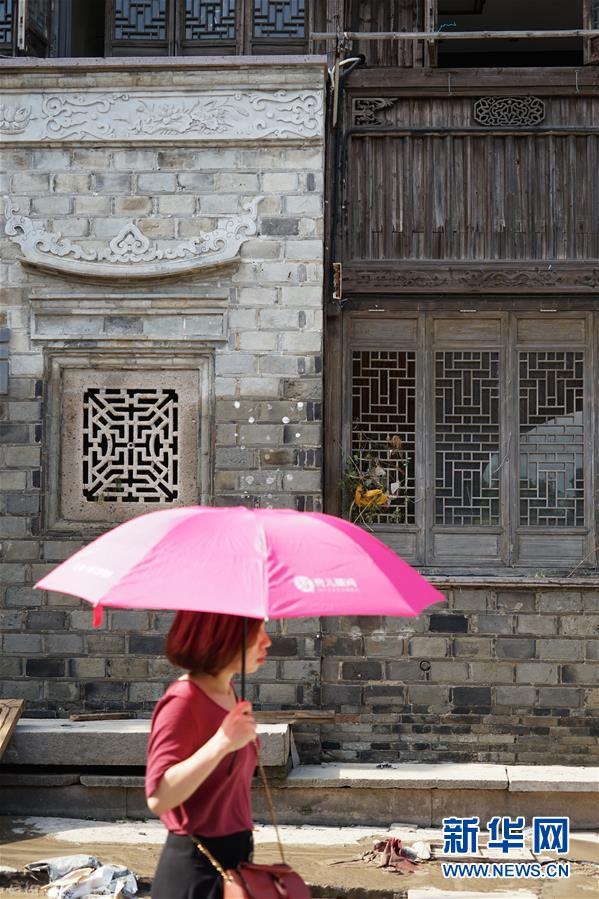 (關(guān)注“利奇馬”·圖文互動)(1)古城洪災(zāi) 八方馳援——洪水災(zāi)害下的浙江臨?,F(xiàn)場目擊