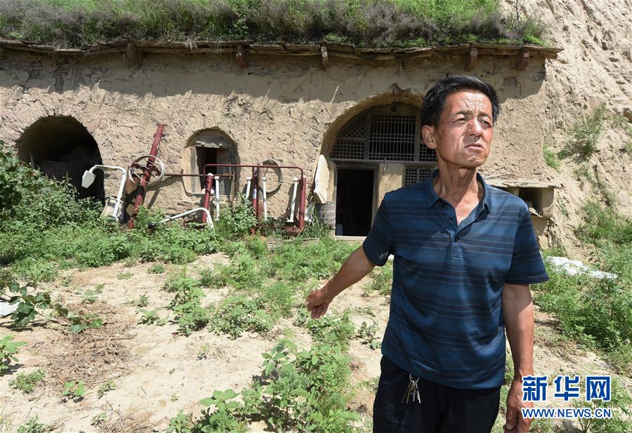 （新華全媒頭條&middot;壯麗70年&middot;奮斗新時(shí)代&mdash;&mdash;記者再走長(zhǎng)征路&middot;圖文互動(dòng)）（2）紅星，從這里照耀中國&mdash;&mdash;陜北見證中國革命的歷史轉(zhuǎn)折