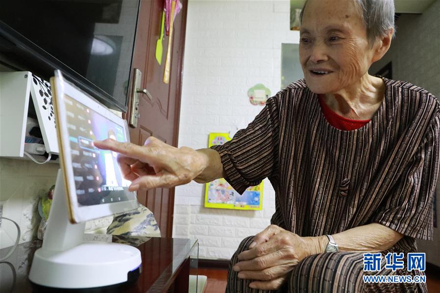 (在習(xí)近平新時代中國特色社會主義思想指引下——新時代新作為新篇章·總書記關(guān)心的百姓身邊事)(1)養(yǎng)老院新“風(fēng)景”:大愛扮美夕陽紅