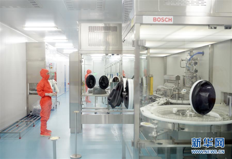 (在習(xí)近平新時(shí)代中國特色社會主義思想指引下——新時(shí)代新作為新篇章·總書記關(guān)心的百姓身邊事·圖文互動)(1)“一粒藥”的重量