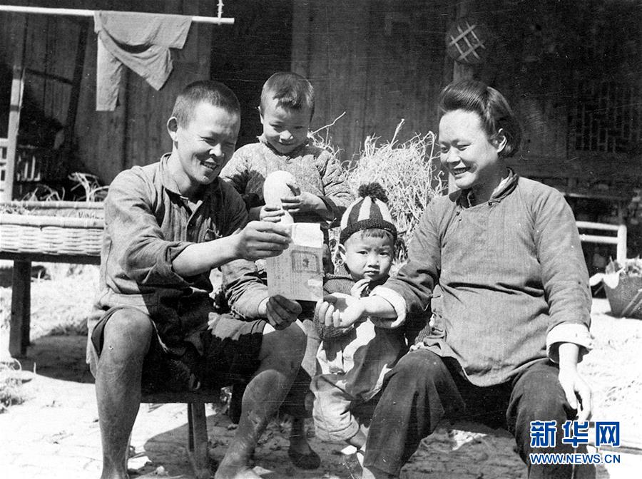 (壯麗70年·奮斗新時代——新中國崢嶸歲月·圖文互動)(1)廢除封建土地制度