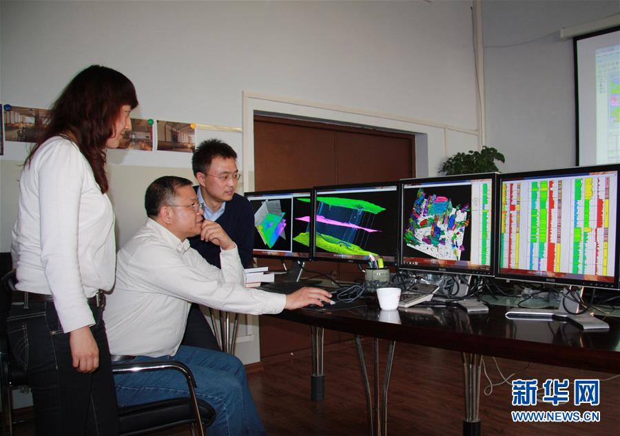 （新華全媒頭條&middot;圖文互動）（10）凝聚民族復興的精神偉力&mdash;&mdash;以習近平同志為核心的黨中央重視思想道德建設關心關愛道德模范紀實