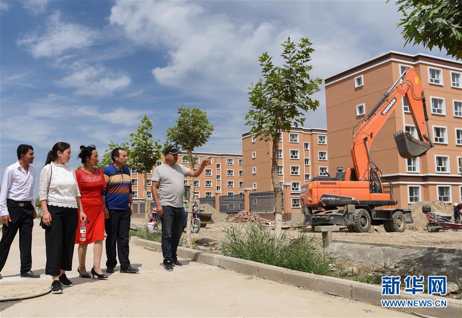 （決戰(zhàn)決勝脫貧攻堅&middot;圖文互動）（1）拋在舊鄉(xiāng)的&ldquo;火墻&rdquo;&mdash;&mdash;新疆易地扶貧搬遷安置點(diǎn)見聞