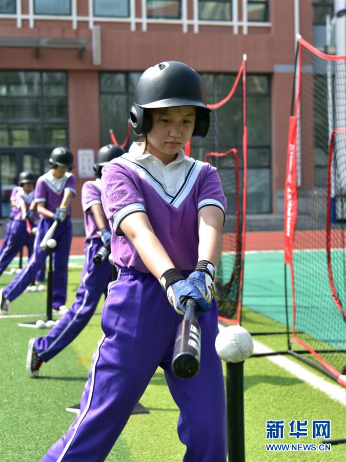 （體育&middot;圖文互動）（3）（在習(xí)近平新時代中國特色社會主義思想指引下&mdash;&mdash;新時代新作為新篇章&middot;總書記關(guān)心的百姓身邊事）奔跑吧，少年！&mdash;&mdash;體育讓孩子們插上強壯的翅膀（配本社同題文字稿）