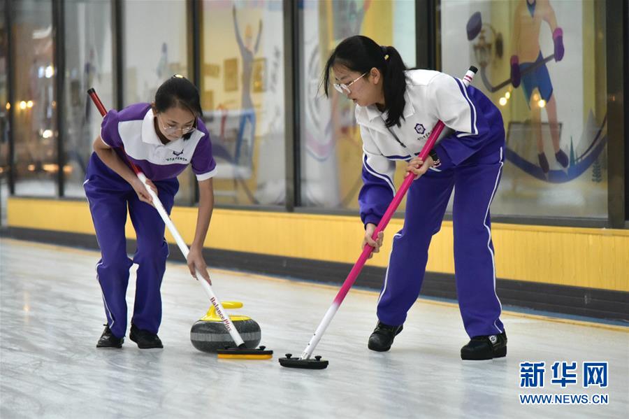 （體育&middot;圖文互動）（4）（在習(xí)近平新時代中國特色社會主義思想指引下&mdash;&mdash;新時代新作為新篇章&middot;總書記關(guān)心的百姓身邊事）奔跑吧，少年！&mdash;&mdash;體育讓孩子們插上強壯的翅膀（配本社同題文字稿）