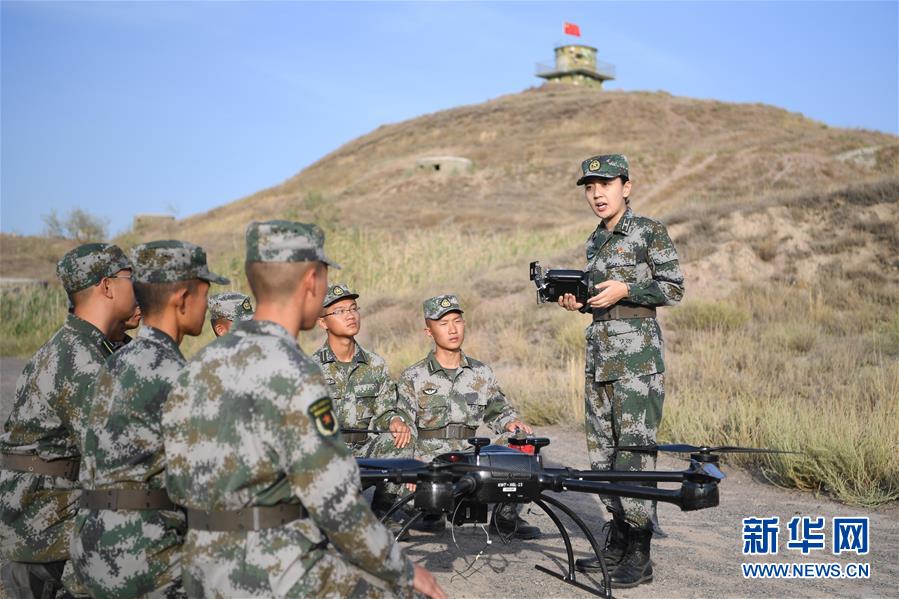 (圖文互動(dòng))(1)歷史的見(jiàn)證——陸軍邊海防學(xué)院維吾爾族女講師其曼古力一家三代守疆固邊記事