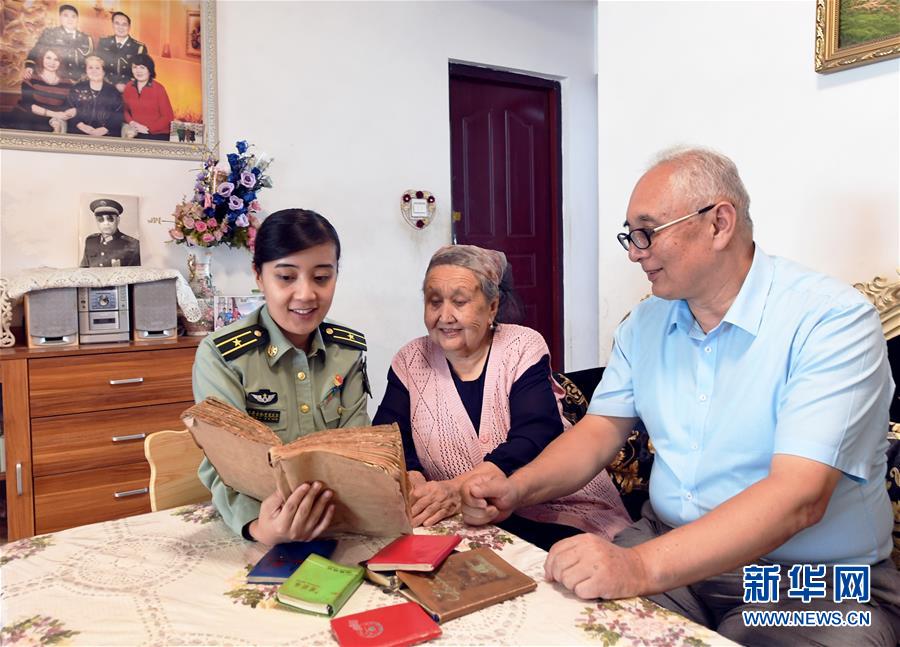 (圖文互動(dòng))(3)歷史的見(jiàn)證——陸軍邊海防學(xué)院維吾爾族女講師其曼古力一家三代守疆固邊記事