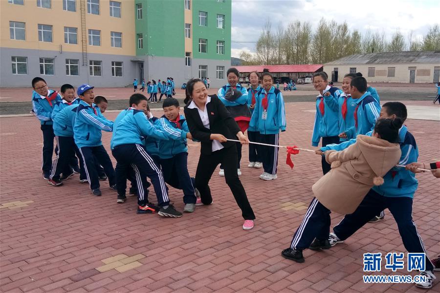 （不忘初心、牢記使命&middot;圖文互動）（3）鄉(xiāng)村教師袁艷敏：點(diǎn)亮山區(qū)孩子的夢