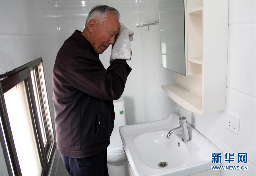 （新華全媒頭條&middot;自信中國(guó)&middot;70年啟示錄&middot;圖文互動(dòng)）（7）初心不改為人民&mdash;&mdash;從壯闊70年看中國(guó)情懷