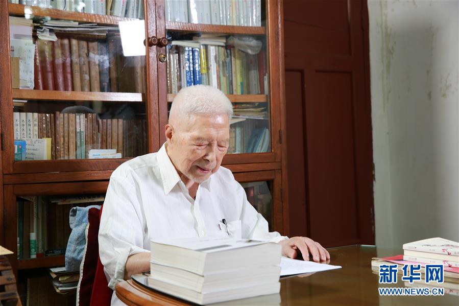（愛國情 奮斗者&middot;圖文互動）（1）一生&ldquo;讀&rdquo;一書 照亮前行路&mdash;&mdash;記2018年&ldquo;世界馬克思經(jīng)濟學獎&rdquo;獲得者陳征