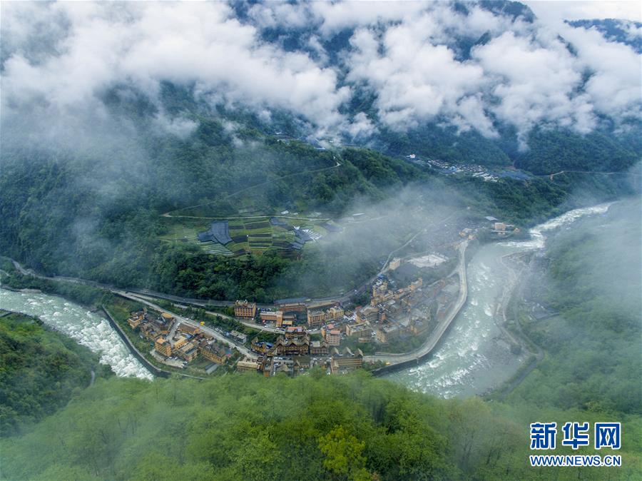 （新華全媒頭條&middot;圖文互動）（10）讓各民族手足相親守望相助&mdash;&mdash;以習近平同志為核心的黨中央關心少數(shù)民族和民族工作紀實