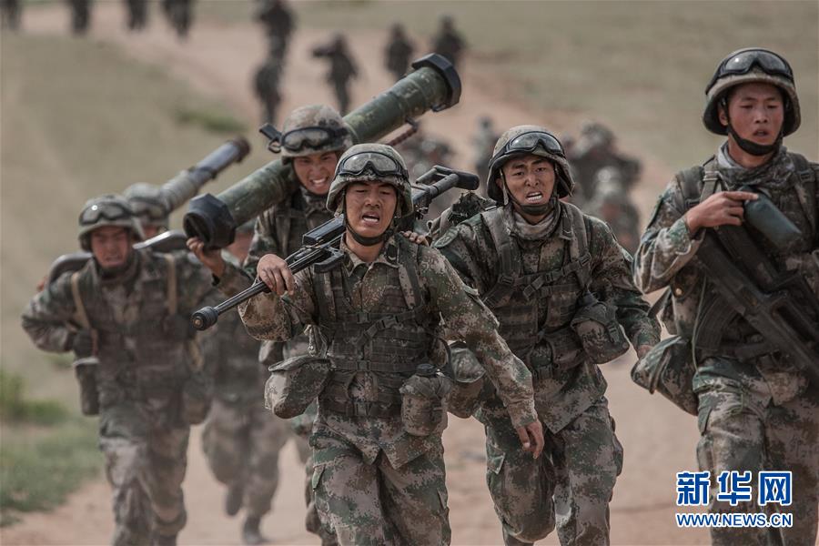 （新華全媒頭條&middot;圖文互動）（13）沿著中國特色強軍之路闊步前進(jìn)&mdash;&mdash;黨中央、中央軍委領(lǐng)導(dǎo)推進(jìn)國防和軍隊建設(shè)70年紀(jì)實