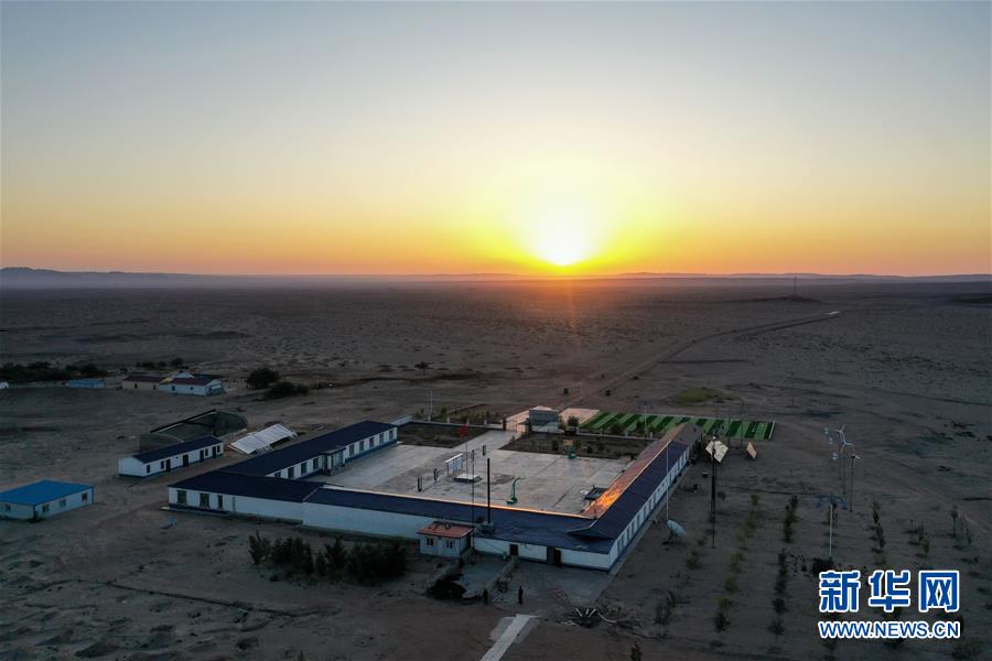 (愛(ài)國(guó)情 奮斗者·圖文互動(dòng))(1)印刻在戈壁上的名字