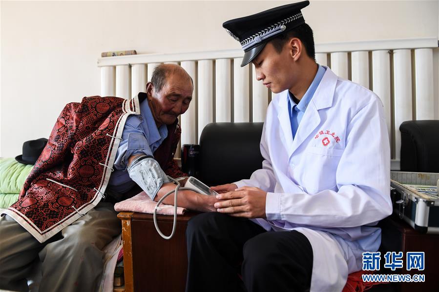 (愛(ài)國(guó)情 奮斗者·圖文互動(dòng))(4)印刻在戈壁上的名字