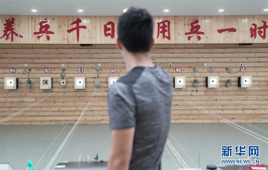 (軍運會·圖文互動)(15)斗志昂揚創(chuàng)佳績 壯懷激烈展雄風——八一空軍五項隊成長記(配本社同題文字稿)