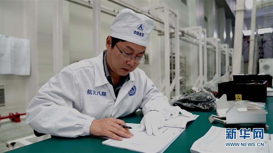 （德耀中華&middot;圖文互動(dòng)）（2）王曙群：&ldquo;腳踏實(shí)地、仰望星空&rdquo;的大國(guó)工匠