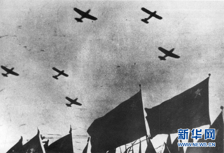 （新華全媒頭條&middot;人民空軍70年&middot;圖文互動(dòng)）（1）陽(yáng)光照耀奮飛的航程&mdash;&mdash;黨中央、中央軍委和習(xí)主席關(guān)心人民空軍建設(shè)發(fā)展紀(jì)實(shí)