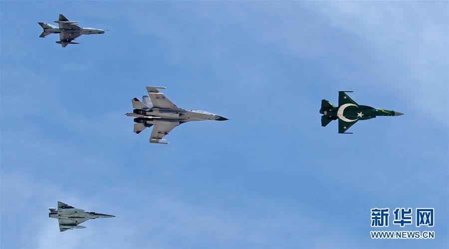 （新華全媒頭條&middot;人民空軍70年&middot;圖文互動(dòng)）（8）陽(yáng)光照耀奮飛的航程&mdash;&mdash;黨中央、中央軍委和習(xí)主席關(guān)心人民空軍建設(shè)發(fā)展紀(jì)實(shí)