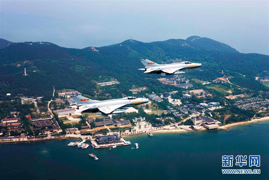 （新華全媒頭條&middot;人民空軍70年&middot;圖文互動(dòng)）（11）陽(yáng)光照耀奮飛的航程&mdash;&mdash;黨中央、中央軍委和習(xí)主席關(guān)心人民空軍建設(shè)發(fā)展紀(jì)實(shí)