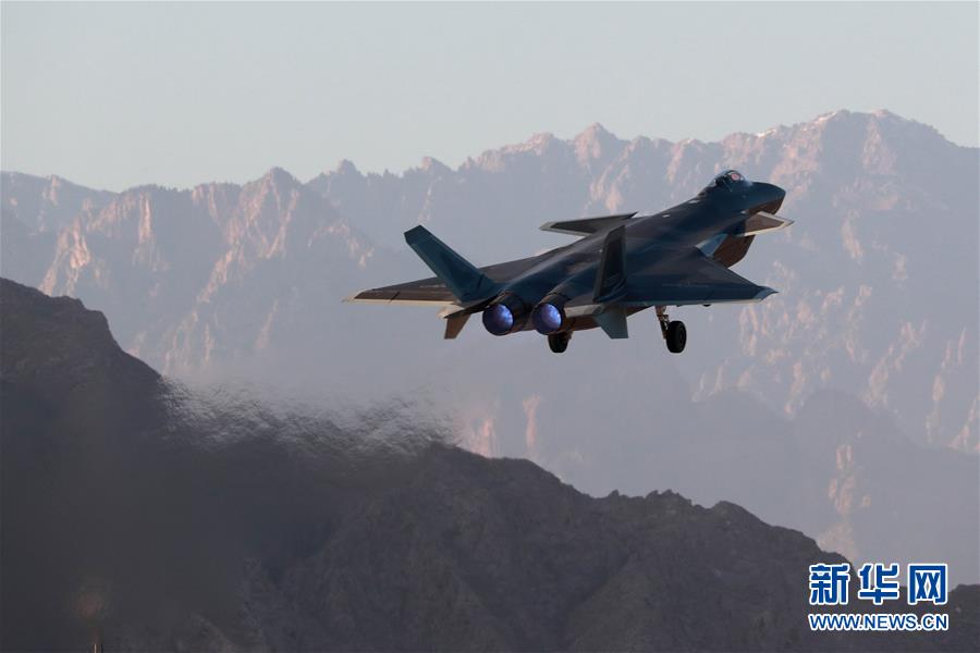 （新華全媒頭條&middot;人民空軍70年&middot;圖文互動(dòng)）（14）陽(yáng)光照耀奮飛的航程&mdash;&mdash;黨中央、中央軍委和習(xí)主席關(guān)心人民空軍建設(shè)發(fā)展紀(jì)實(shí)