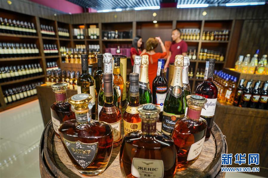 （在習(xí)近平新時(shí)代中國特色社會主義思想指引下&mdash;&mdash;新時(shí)代新作為新篇章&middot;總書記關(guān)切開放事&middot;圖文互動）（4）開放，讓迢迢邊關(guān)擁有穩(wěn)穩(wěn)幸福&mdash;&mdash;來自內(nèi)陸沿邊開放小城的故事