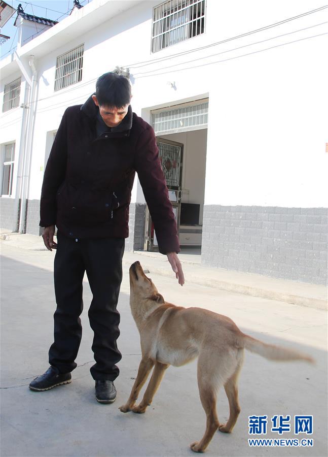 （四中全會精神在基層&middot;圖文互動）（1）記者手記：兩腳沾地，深切感悟什么叫&ldquo;以人民為中心&rdquo;