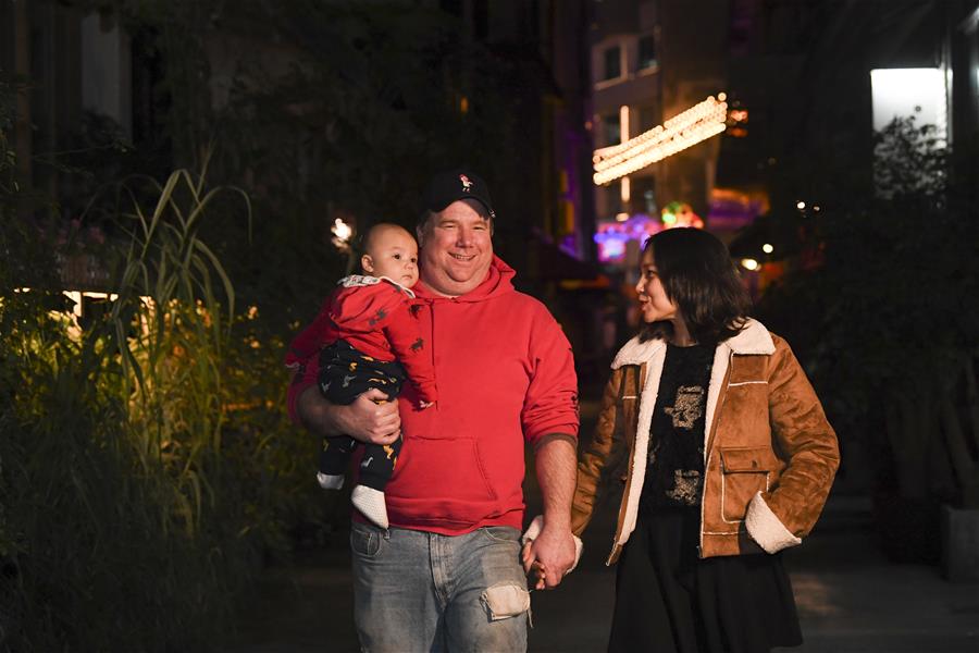 （在習(xí)近平新時代中國特色社會主義思想指引下&mdash;&mdash;新時代新作為新篇章&middot;總書記關(guān)切開放事&middot;圖文互動）（3）中國引力：在開放的中國共創(chuàng)幸福 