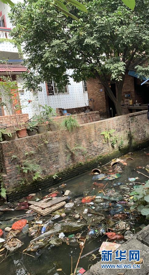 （圖文互動）（2）河長職責寫得明明白白，條條舉措無一落實&mdash;&mdash;國務院檢查組暗訪核查佛山一農(nóng)村河涌黑臭十余年無人管理