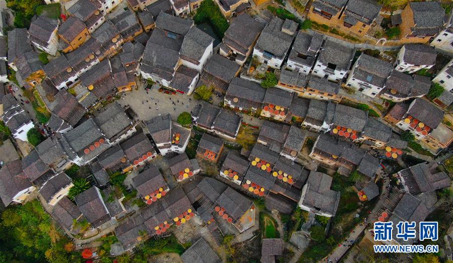 （圖文互動(dòng)）（1）鄉(xiāng)村攝影師、鄉(xiāng)村&ldquo;模特&rdquo;、民宿店主&mdash;&mdash;鄉(xiāng)村旅游推動(dòng)婺源農(nóng)民生活方式發(fā)生新變化