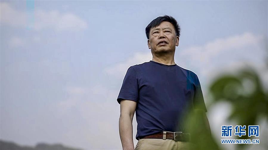 (新華全媒頭條·時代先鋒·圖文互動)(1)“要把論文寫在大地上”——記“農(nóng)民院士”朱有勇