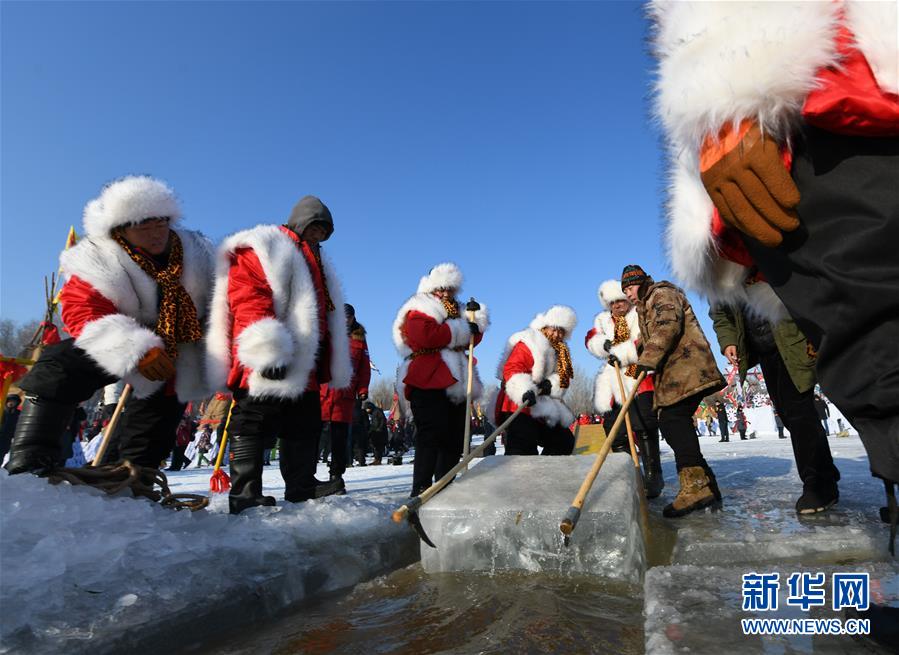 (圖文互動)(4)寒冬采冰人:起早貪黑 “淘金”冰雪