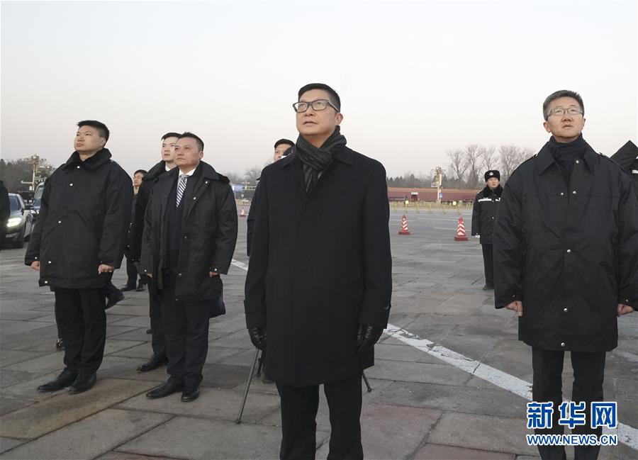 (社會)(2)香港警務處處長鄧炳強率團觀看天安門廣場升國旗儀式