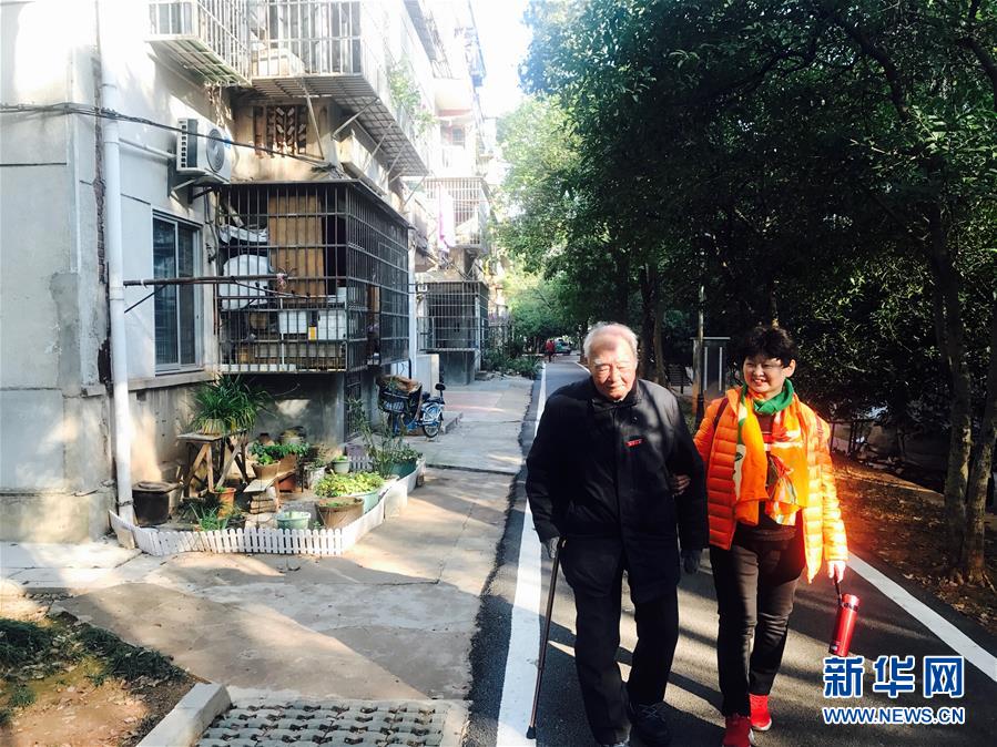 （新華全媒頭條&middot;圖文互動）（8）滄海橫流 信仰彌堅(jiān)&mdash;&mdash;記共產(chǎn)黨員、湘潭大學(xué)九旬教授滄南