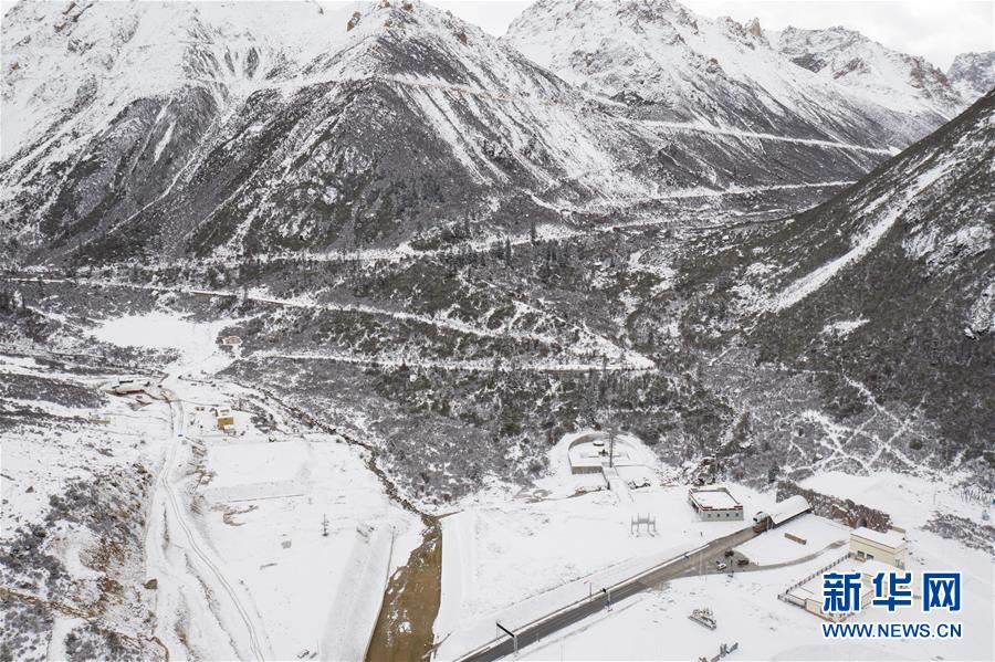 （新華全媒頭條&middot;圖文互動(dòng)）（2）格?；ㄩ_(kāi)滿(mǎn)天路&mdash;&mdash;寫(xiě)在川藏公路通車(chē)65周年之際