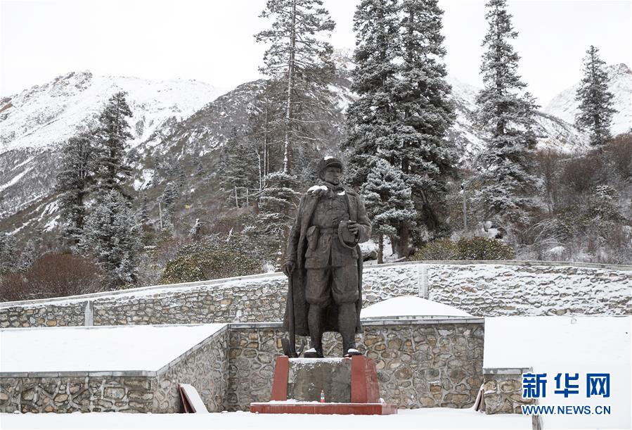 （新華全媒頭條&middot;圖文互動(dòng)）（3）格?；ㄩ_(kāi)滿(mǎn)天路&mdash;&mdash;寫(xiě)在川藏公路通車(chē)65周年之際