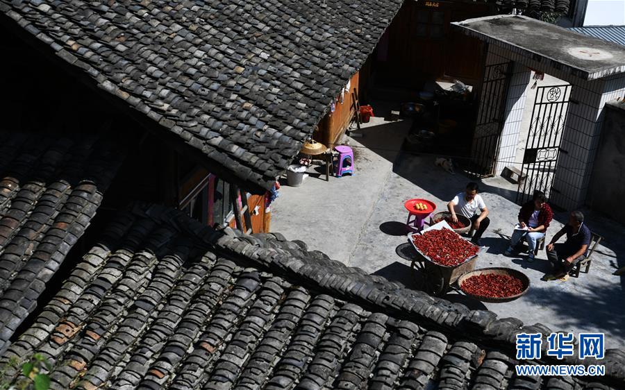 （新華全媒頭條&middot;圖文互動）（3）干部去哪兒了？&mdash;&mdash;貴州干部大規(guī)模下沉脫貧攻堅一線紀實