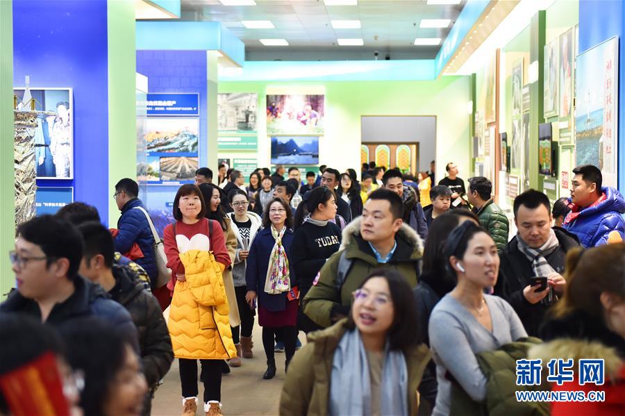 (圖文互動(dòng))(5)慶祝中華人民共和國(guó)成立70周年大型成就展現(xiàn)場(chǎng)觀展人次突破300萬(wàn)