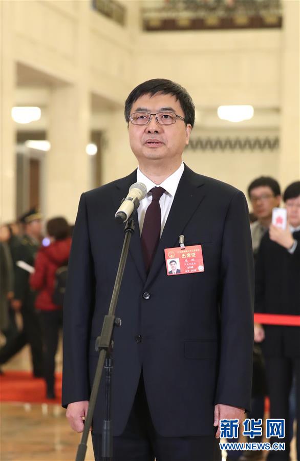 （兩會(huì)&middot;面對(duì)面）（1）全國人大代表接受采訪