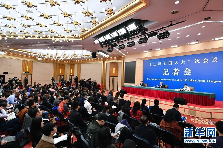 （兩會&middot;XHDW）（2）國務(wù)院扶貧辦主任劉永富就&ldquo;攻堅(jiān)克難&mdash;&mdash;堅(jiān)決打贏脫貧攻堅(jiān)戰(zhàn)&rdquo;答記者問