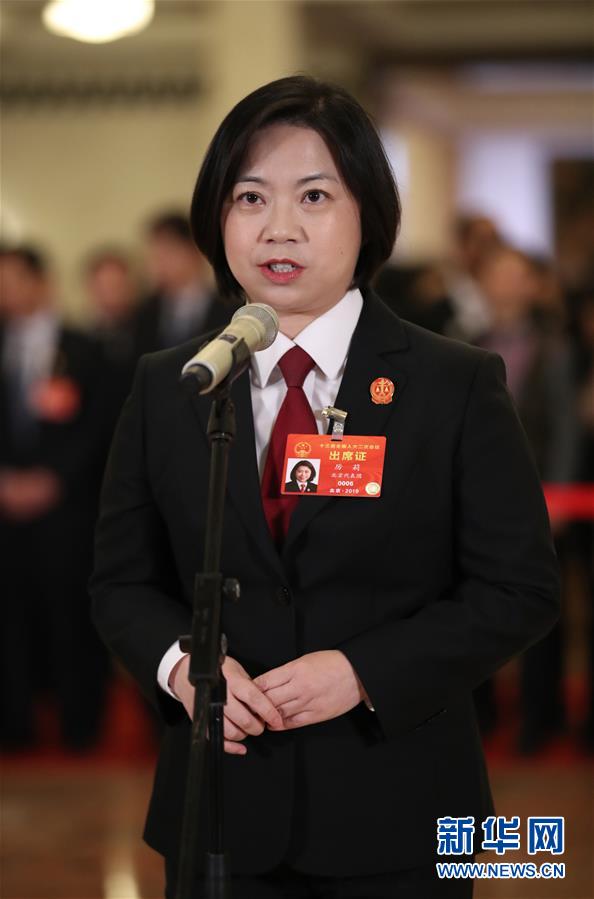 （兩會(huì)&middot;面對(duì)面）（9）全國人大代表接受采訪